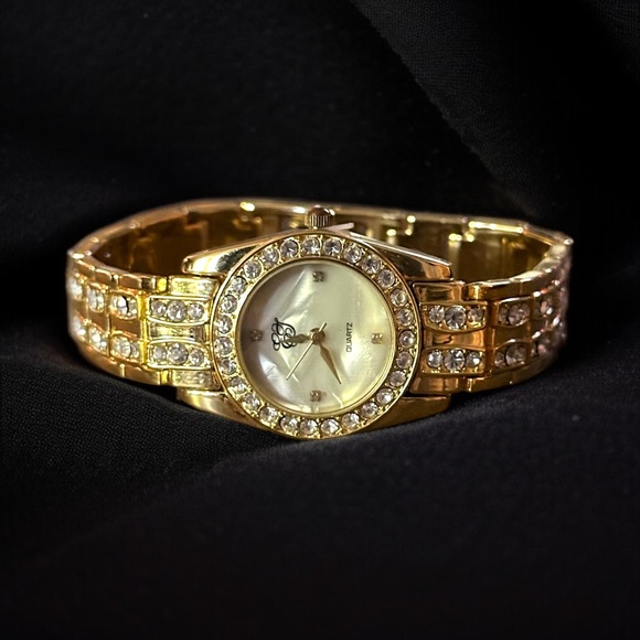 Elizabeth Taylor Accessories - Vintage Elizabeth Taylor gold tone pave bezel watch
